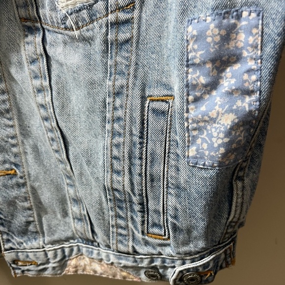 American Eagle Denim Jacket. Size XXS extra extra small. Excellent Condition! - Picture 5 of 11